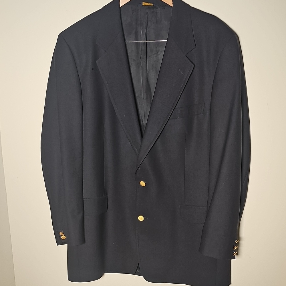 Brooks Brothers Dark Blue Blazer with Gold‎ Buttons. Si,e 44 Long. 97% Wool
